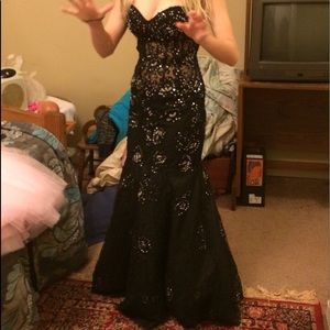 Prom dress (Price Negotiable!)